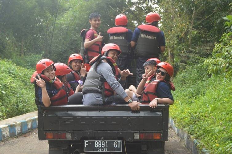 Galeri Keseruan Rafting (10) Galeri Keseruan Rafting (10)