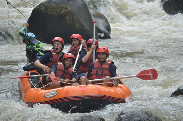 Galeri Keseruan Rafting (14) Galeri Keseruan Rafting (14)