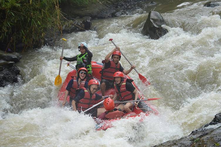 Galeri Keseruan Rafting (7) Galeri Keseruan Rafting (7)